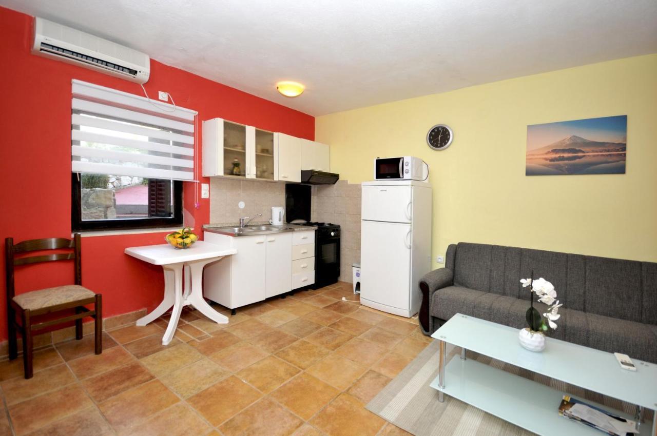 Apartments With A Parking Space Okrug Donji, Ciovo - 13732 Donji Okrug  Bagian luar foto