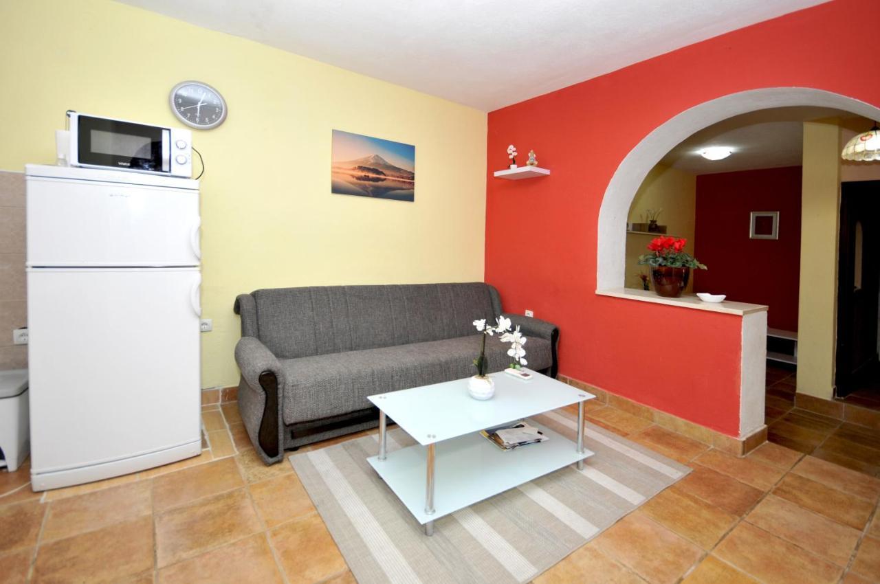 Apartments With A Parking Space Okrug Donji, Ciovo - 13732 Donji Okrug  Bagian luar foto
