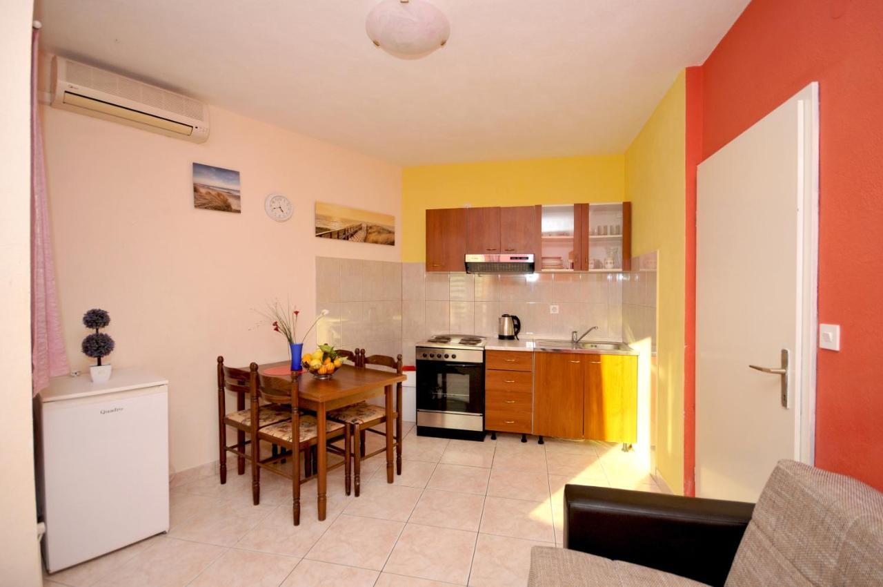 Apartments With A Parking Space Okrug Donji, Ciovo - 13732 Donji Okrug  Bagian luar foto