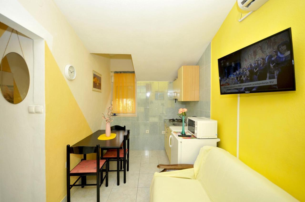 Apartments With A Parking Space Okrug Donji, Ciovo - 13732 Donji Okrug  Bagian luar foto