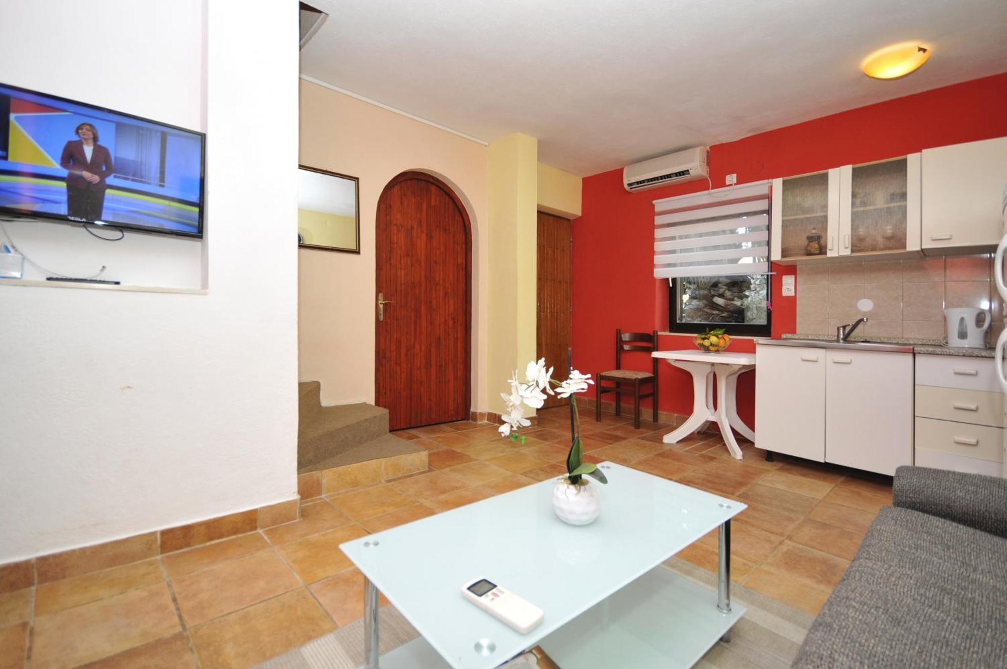 Apartments With A Parking Space Okrug Donji, Ciovo - 13732 Donji Okrug  Ruang foto